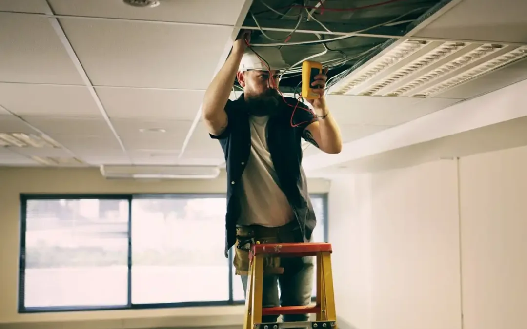 Profesjonalny montaż instalacji elektrycznych w biurowcach – klucz do efektywności energetycznej